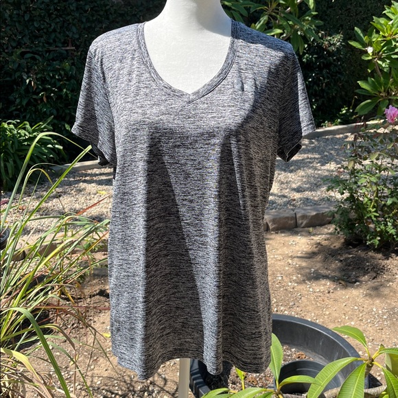 V Neck Under Armour Ladies Grey Black Athletic Top size L EUC - Picture 1 of 8